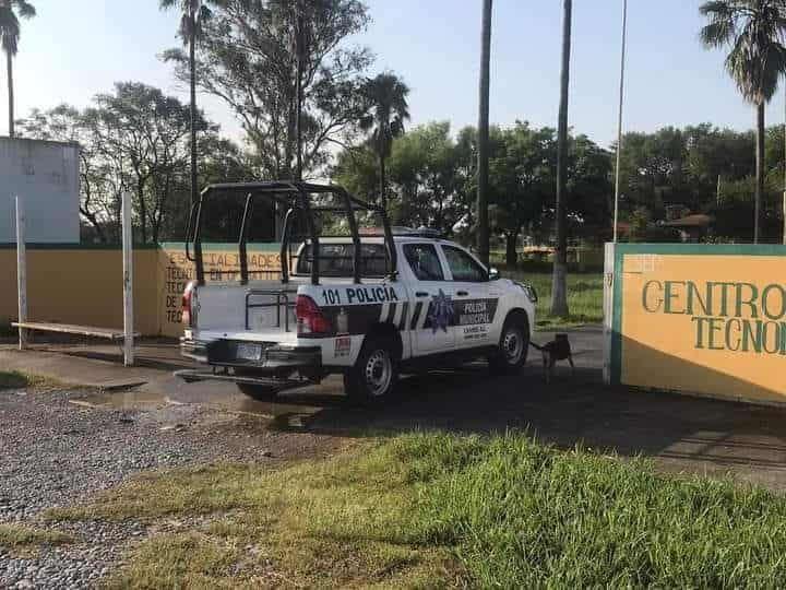 Las autoridades investigan la muerte de un conserje, quien fue encontrado sin vida ayer en la parte posterior del Centro de Bachillerato Tecnológico y Agropecuario número 29, en el municipio de Linares