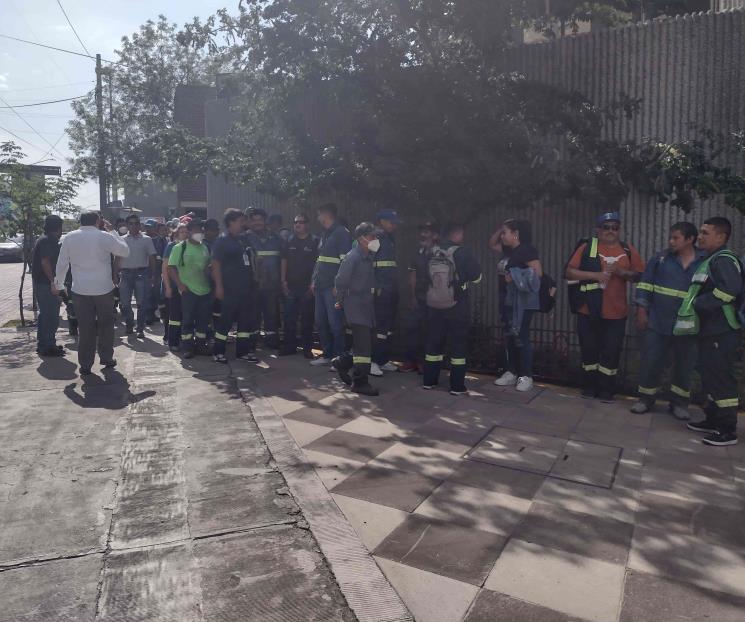 Realizan manifestación pacífica trabajadores de Simeprode
