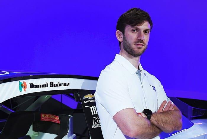 Valora el cantante Pitbull al piloto regio Daniel Suárez