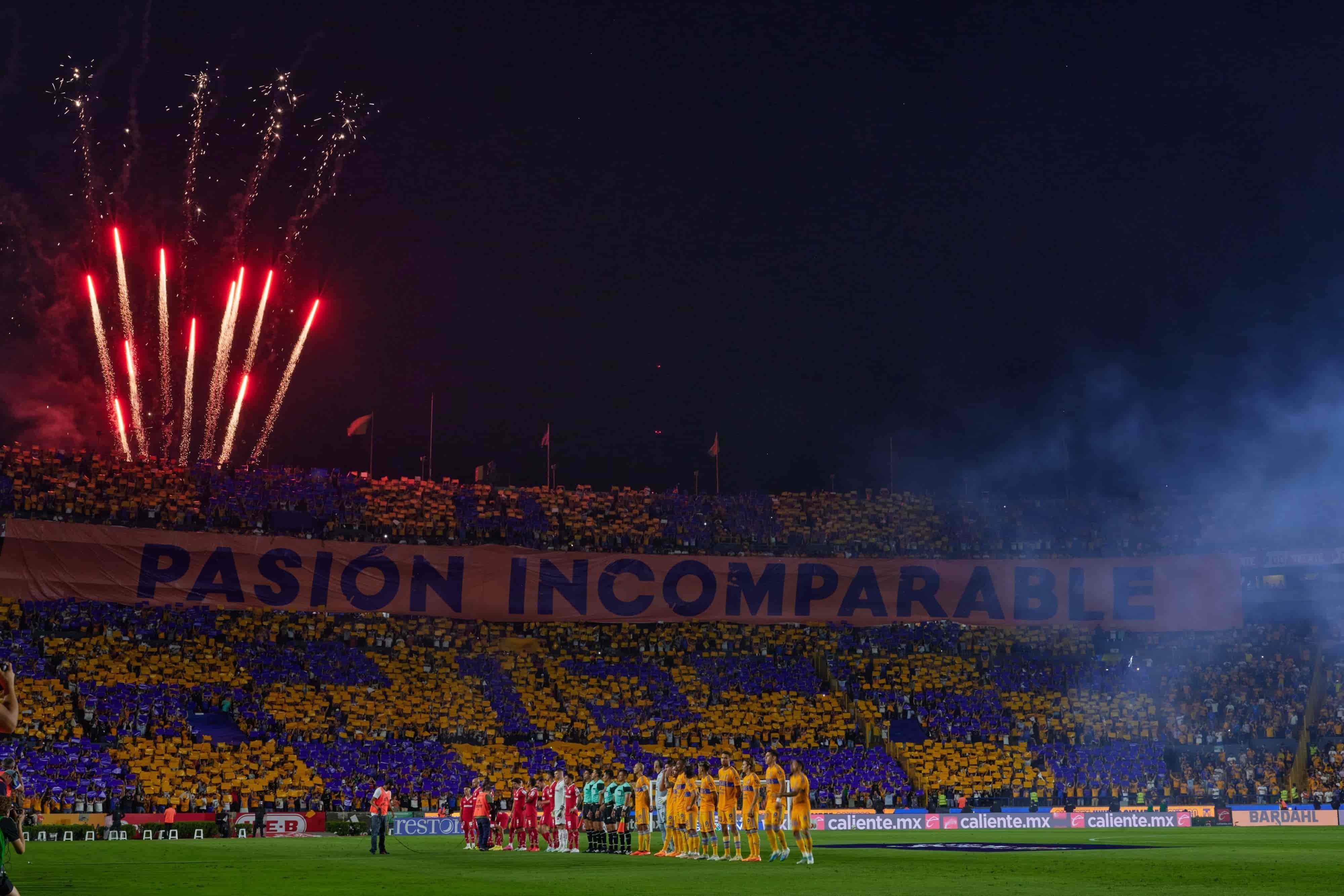 Estadio Universitario.