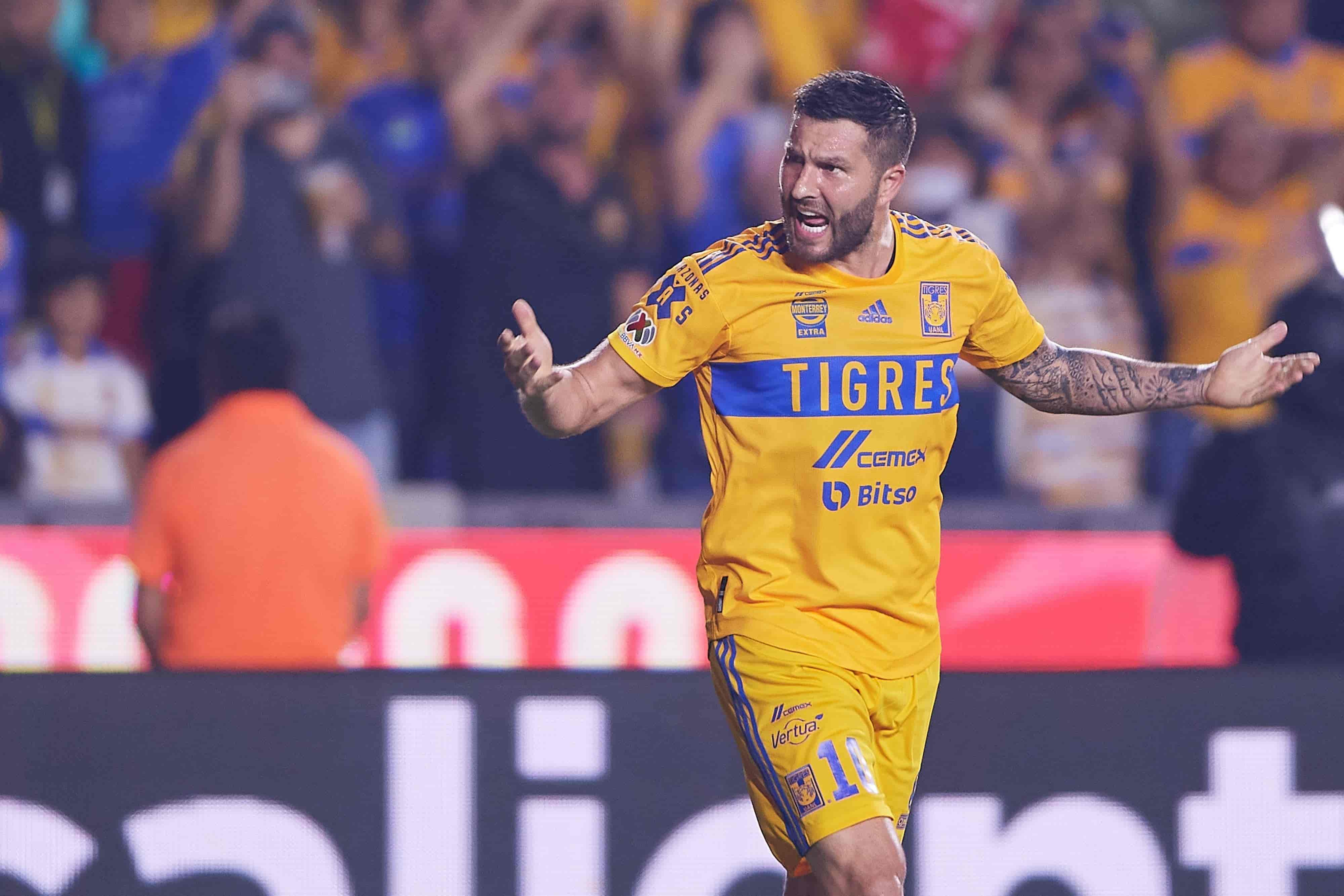 André Pierre Gignac hace el 2-1.