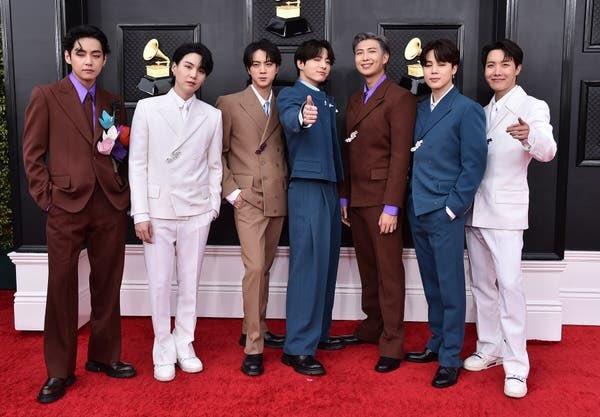 Estrenará BTS su libro Beyond the Story