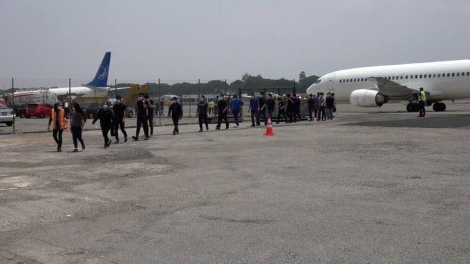 Deportan 300 a Guatemala
