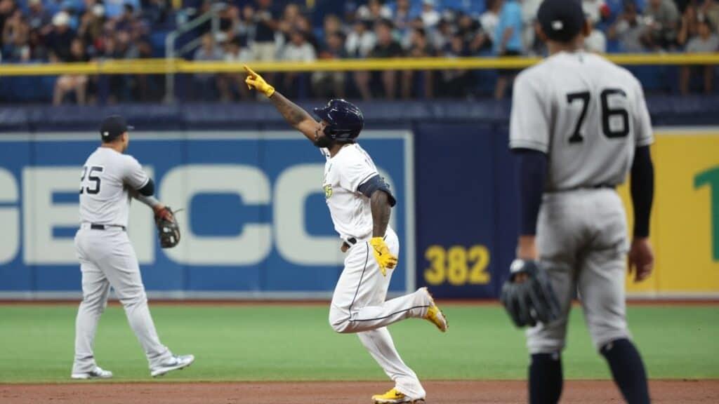 Arozarena produce y los Rays vencen a los Yanquis