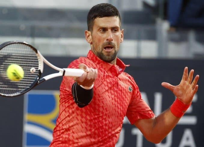 Avanza Novak en Roma