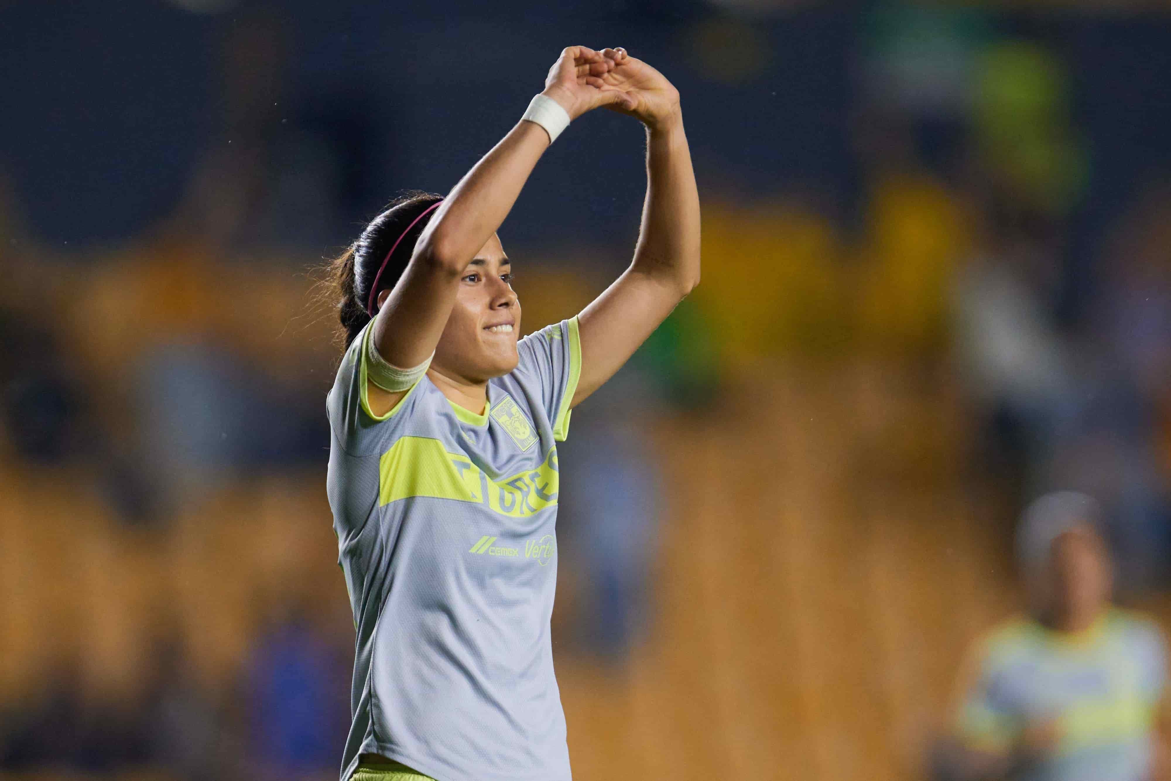Lizbeth Ovalle hace doblete.