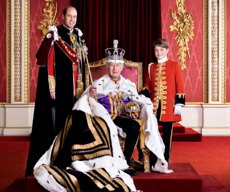 El Rey Carlos III se retrata junto a los futuros herederos