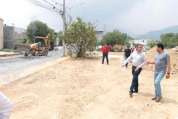 Supervisa Paco Treviño rehabilitación de calles
