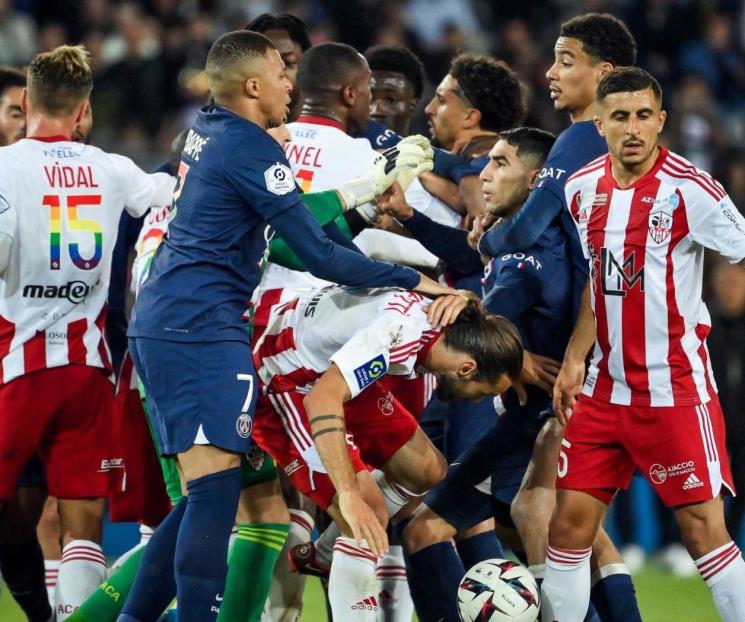 PSG golea y sigue de líder en Francia PSG golea y sigue de líder en Francia