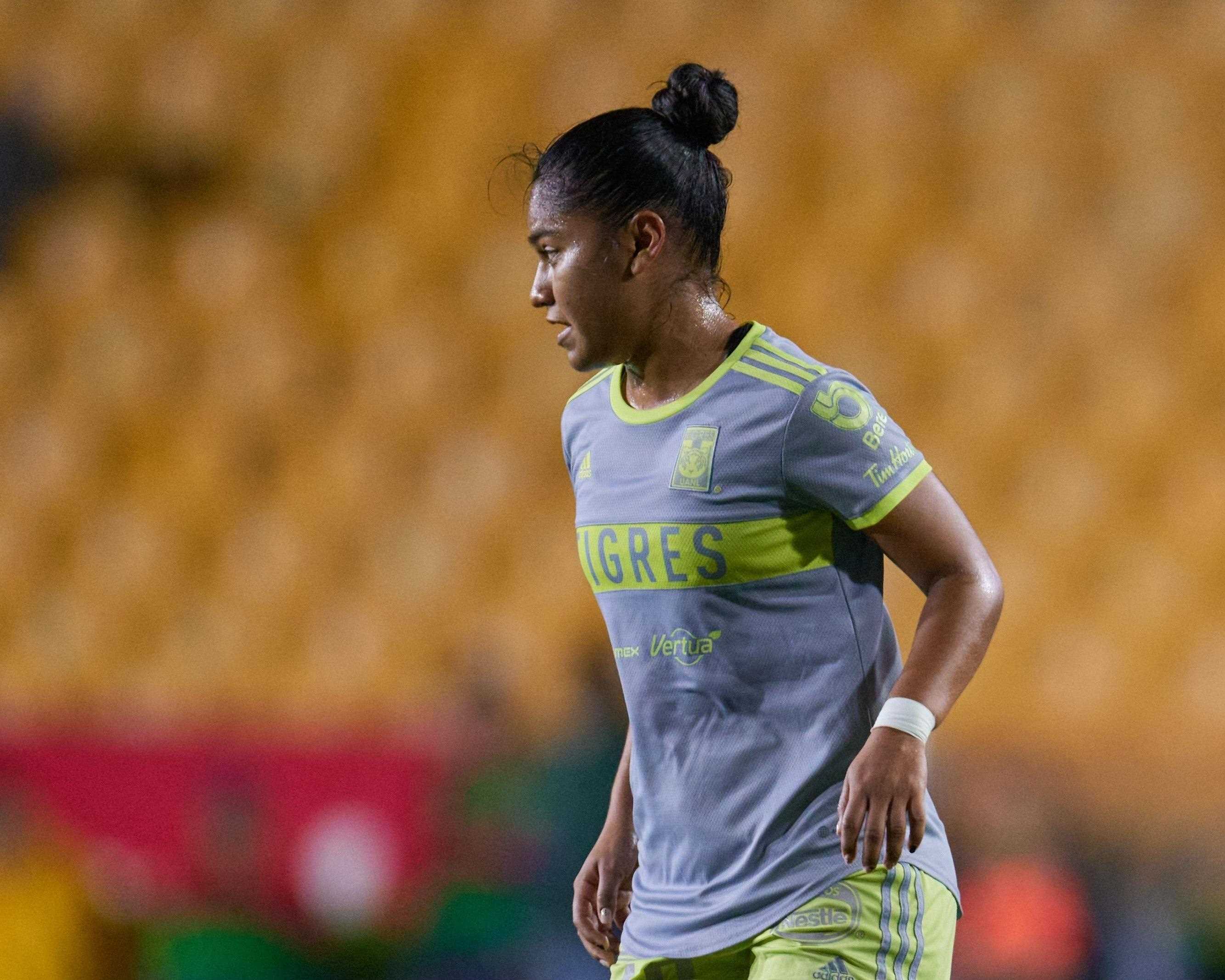Belén Cruz colabora con gol.