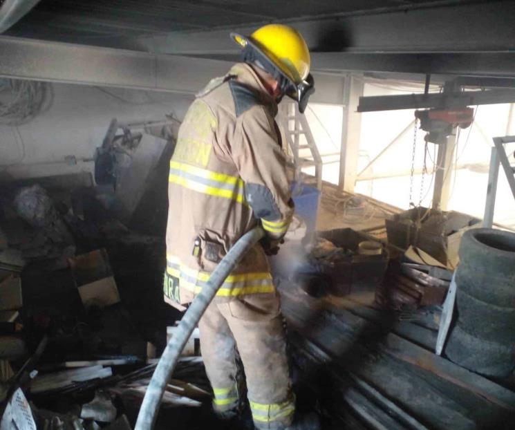 Se incendia empresa en Apodaca