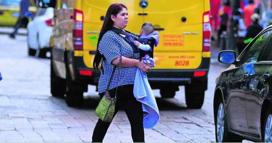 Mercado laboral castiga la maternidad