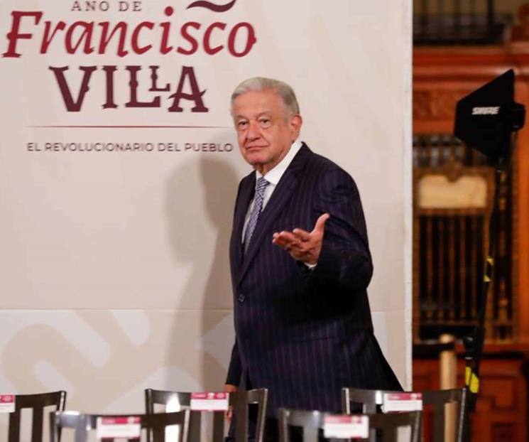 AMLO anuncia incremento salarial del 8.2% a maestros