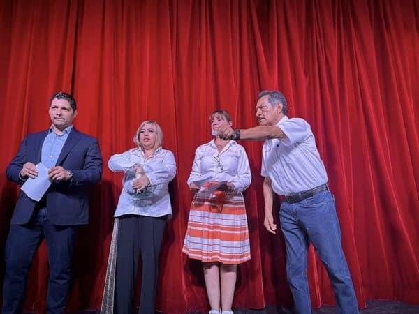 Celebran a las madres con convivio y obra Muero pero de risa Celebran a las madres con convivio y obra Muero pero de risa