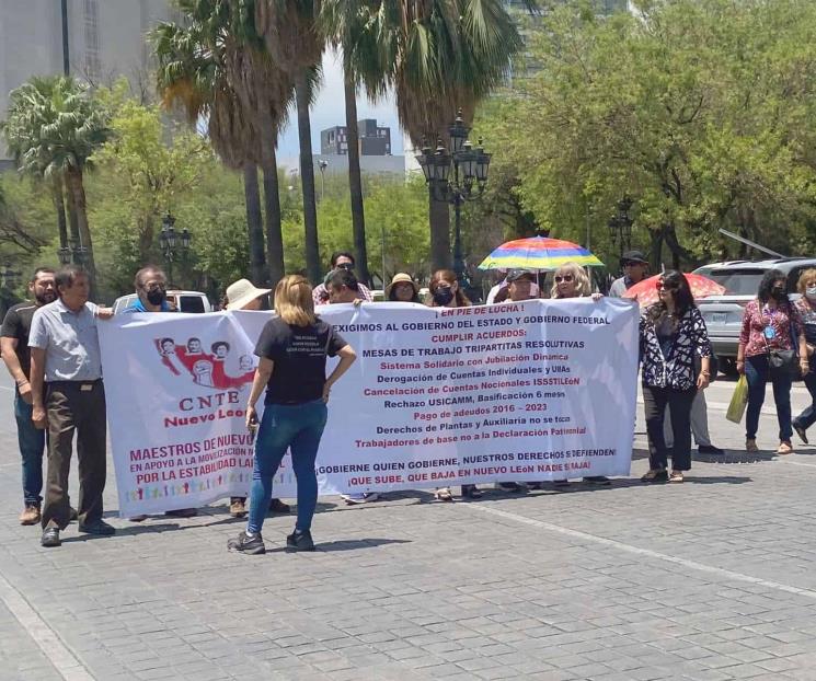 Desquicia CNTE el centro para exigir plazas y mejor salario Desquicia CNTE el centro para exigir plazas y mejor salario