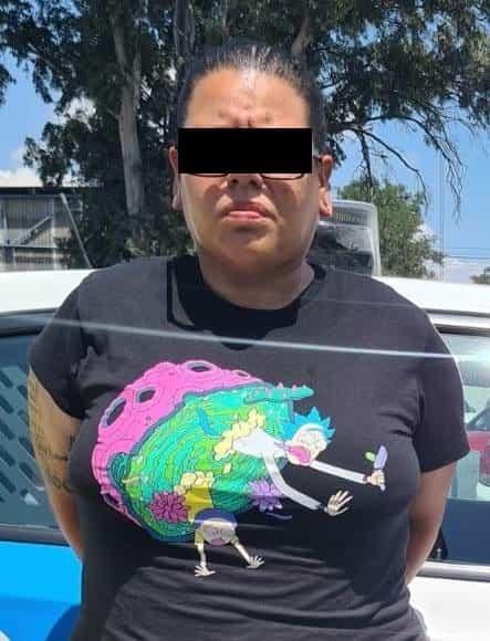 Cae mujer con arma de fuego y droga