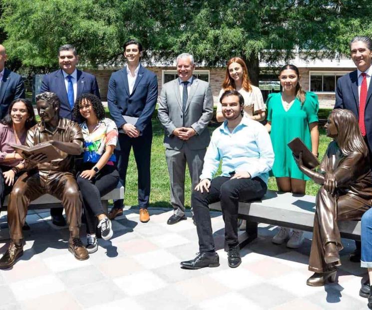 Tec devela estatuas en honor a sus docentes Tec devela estatuas en honor a sus docentes