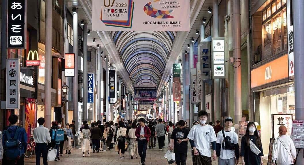 Florecen en Japón seminarios para enseñar a sonreír