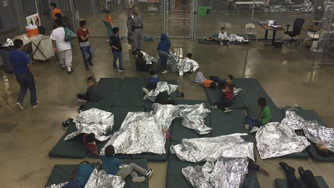 Recurre NY a escuelas y gimnasios para albergar a migrantes