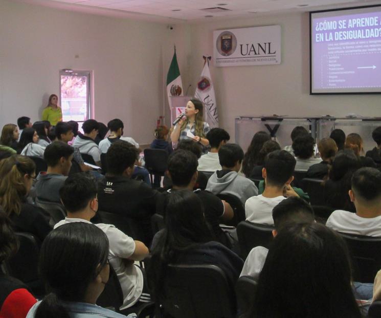 Previenen en Apodaca a alumnos sobre violencia de género