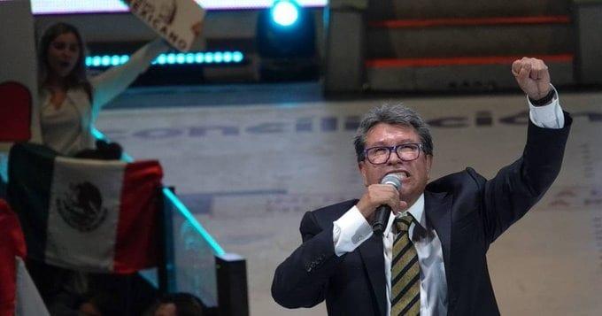 Si Morena organiza encuesta no participo, insiste Monreal