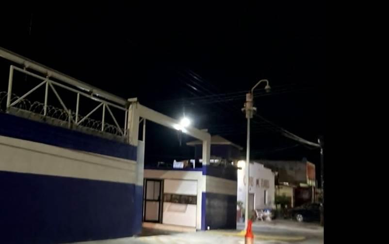 Atacan comandancia de Policía en Linares Atacan comandancia de Policía en Linares