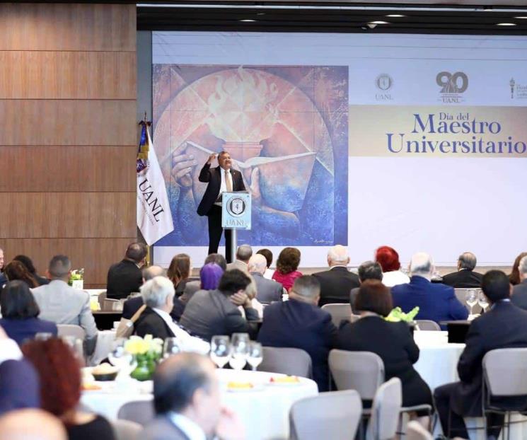 Reconoce UANL trayectoria de maestros