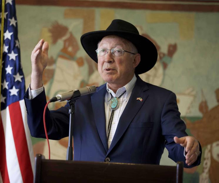 EU trabaja para frenar tráfico de armas a México: Salazar