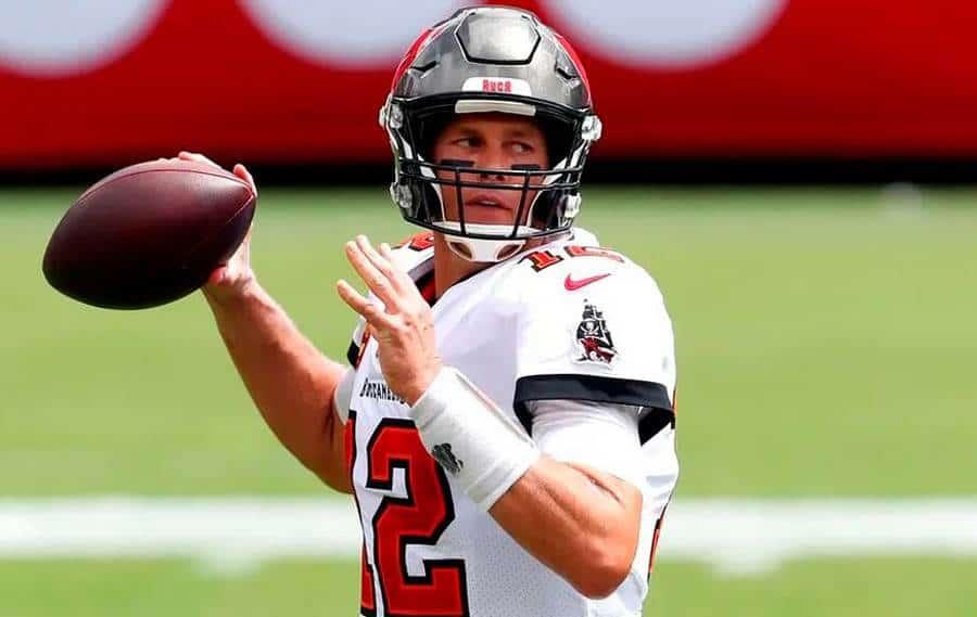 Convivirán jóvenes prospectos con Tom Brady