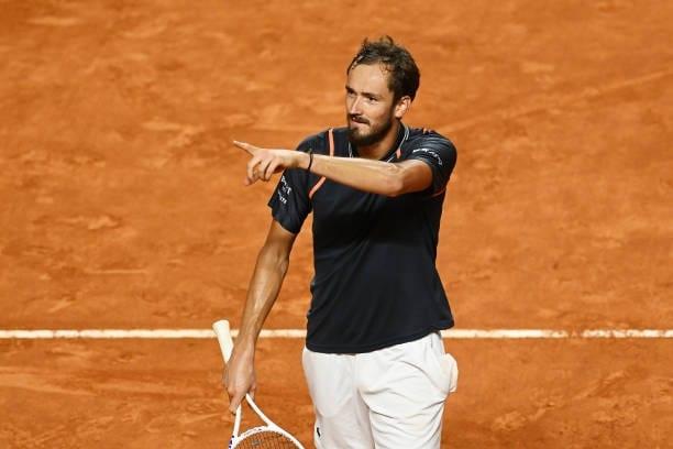 Avanza Medvédev a semifinales en Másters de Roma