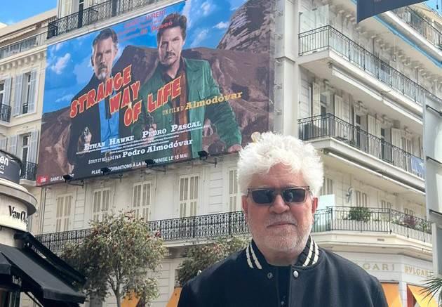 Almodóvar quiere seguir filmando en inglés... y en México