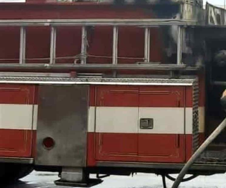 Arde unidad de Bomberos Arde unidad de Bomberos