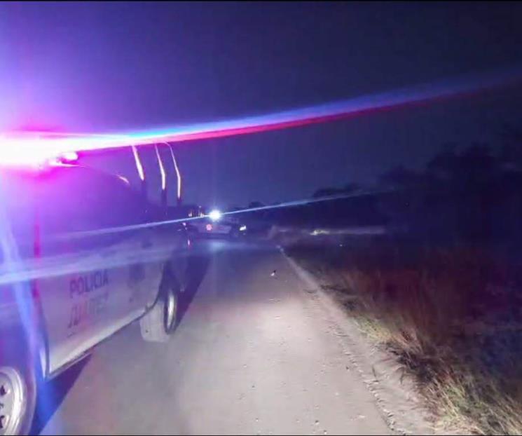 Hallan a hombre ejecutado y maniatado en baldío de Juárez