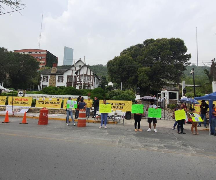Protestan afuera de Centro Estatal de Convivencia