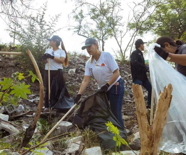 Realiza Santa Catarina limpieza de cañadas