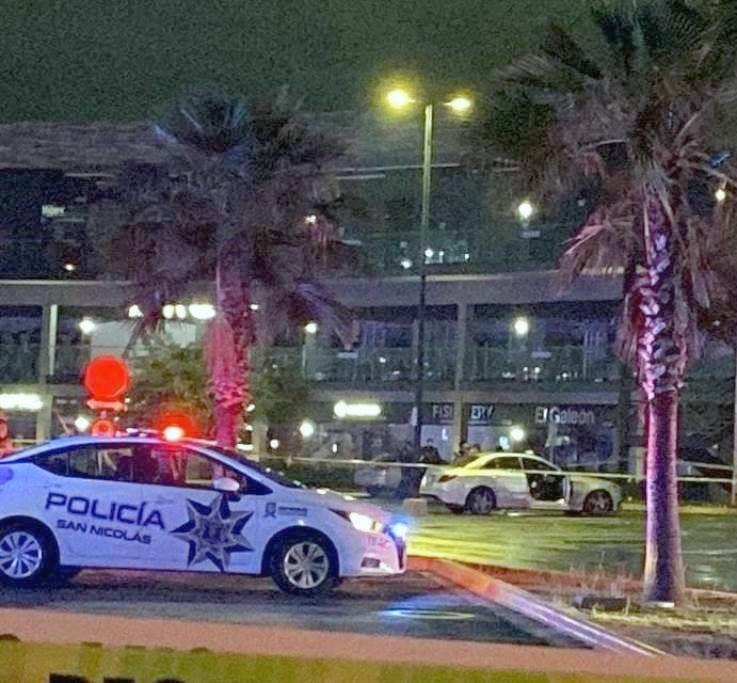 Sale hombre de bar y lo matan a balazos Sale hombre de bar y lo matan a balazos