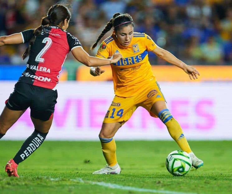 Y las Tigres, caminando