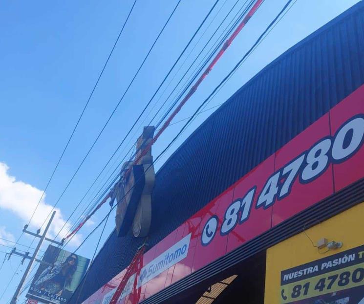 Cae anuncio panorámico