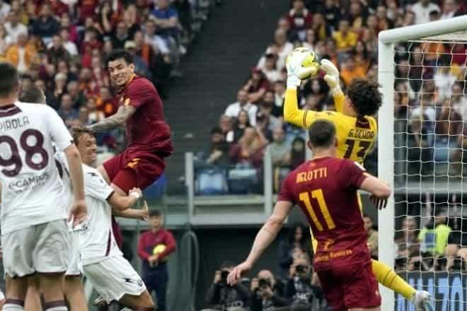 Empata la Roma con el Salernitana de Memo Ochoa
