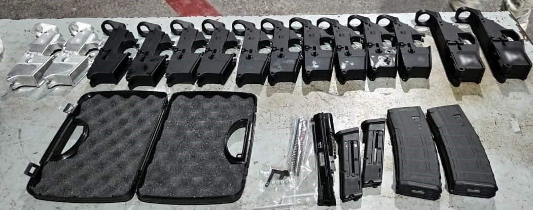 Intenta ingresar a México partes de armamento 