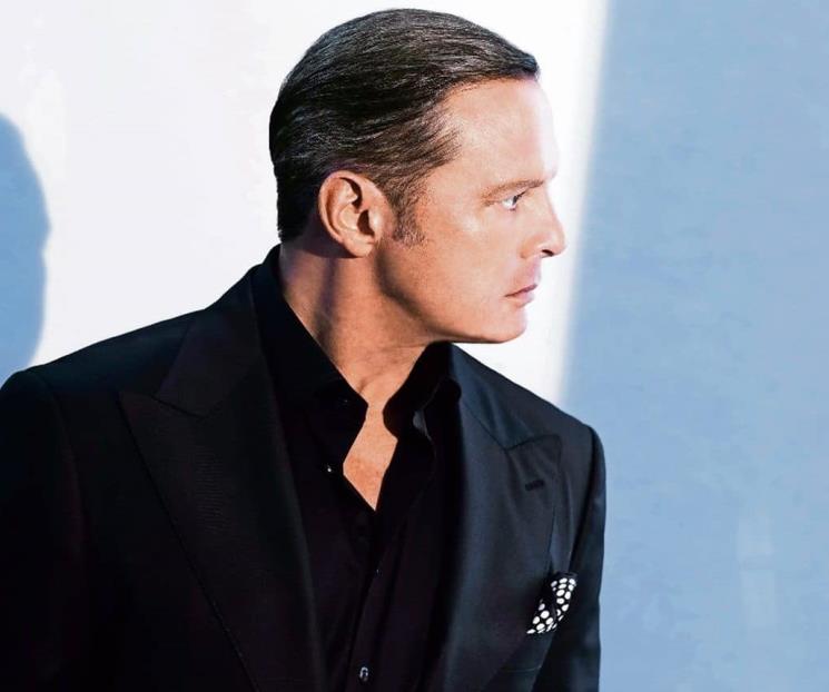 Luis Miguel sí se mantiene en contacto con sus hijos