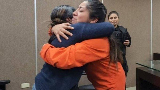 Revocan sentencia contra mujer policía que mató a su agresor Revocan sentencia contra mujer policía que mató a su agresor