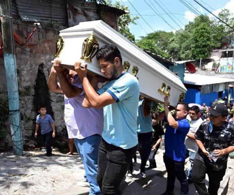 Detienen a directivos de club salvadoreño tras estampida