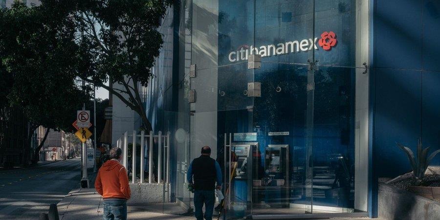 Se cae venta de Banamex a Larrea y AMLO reitera interés