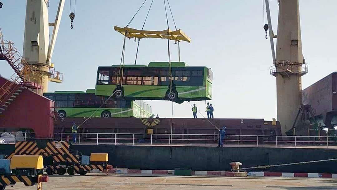 Vienen en camino de China 90 camiones