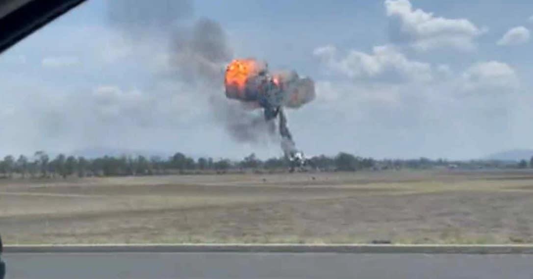 Indagan incendio de toma clandestina en ducto de Pemex