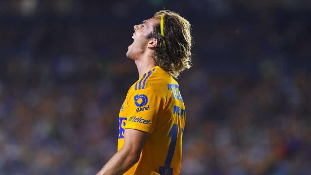 Sebastián Córdova se queja del VAR Sebastián Córdova se queja del VAR