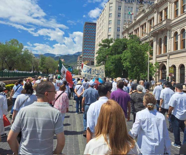 Defienden regios SCJN; marchan por el Centro