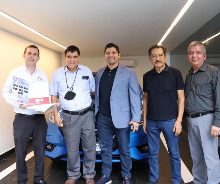 Entrega S50 premio de rifa realizada por el 15 de mayo