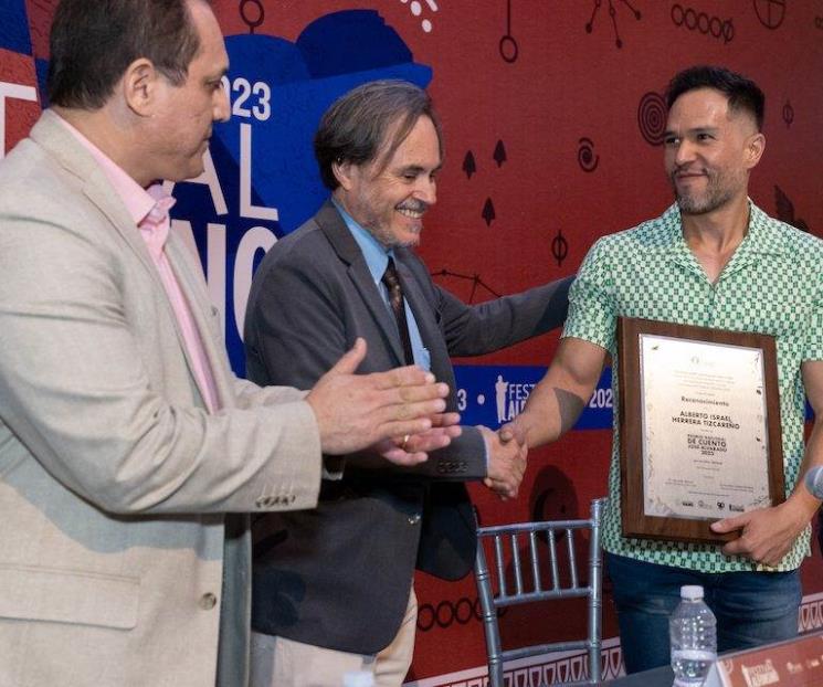 Entregan Premio Nacional de Cuento a Alberto Herrera